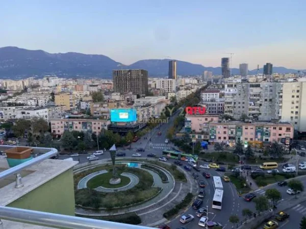 Tirane, jepet me qera 2+1 100 m² 600 Euro