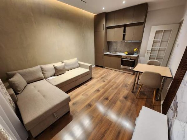 Tirane, jepet me qera apartament 1+1+BLK Kati 3, 60 m² 450 Euro (Rruga e Barrikadave)