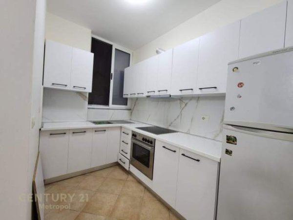 Tirane, jepet me qera apartament Kati 8, 100 m² 700 Euro (myslym shyre)