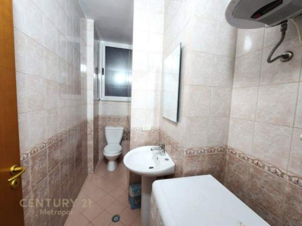 Tirane, jepet me qera apartament Kati 8, 100 m² 700 Euro (myslym shyre)