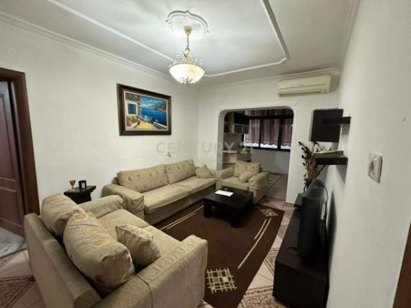 Tirane, jepet me qera apartament 100 m² 600 Euro