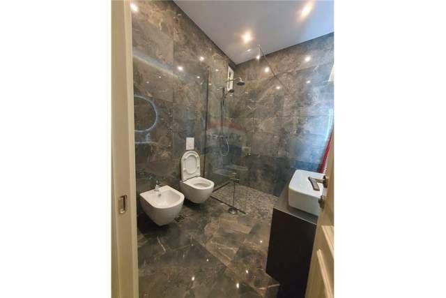 Tirane, jepet me qera apartament 1+1+BLK Kati 1, 70 m² 142.000 Euro (Kopshti Botanik)