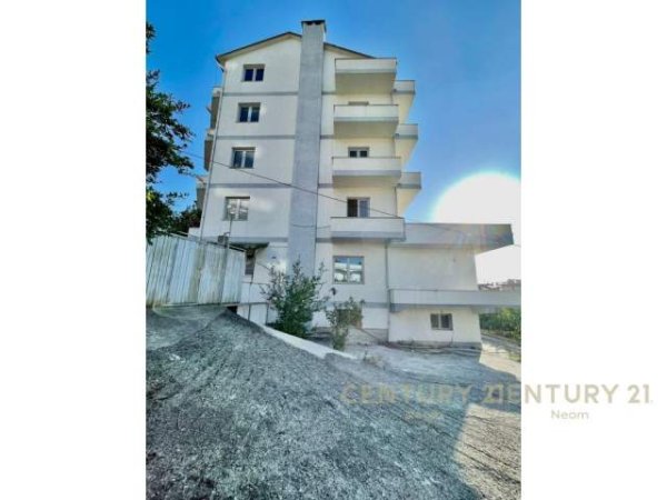 Tirane, jepet me qera Vile 5+1+BLK Kati 4, 1.600 m² 2.300 Euro (Sauk i Ri)