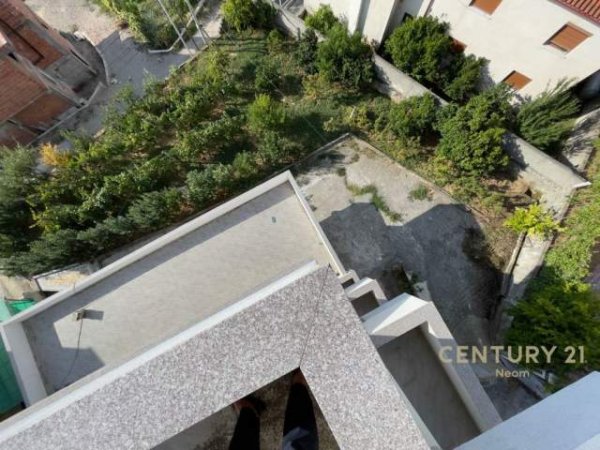 Tirane, jepet me qera Vile 5+1+BLK Kati 4, 1.600 m² 2.300 Euro (Sauk i Ri)