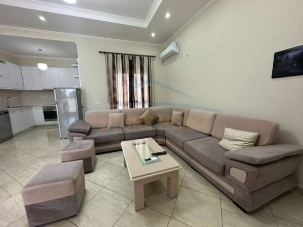 Tirane, jepet me qera apartament 2+1 Kati 4, 102 m² 600 Euro
