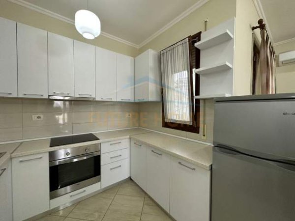 Tirane, jepet me qera apartament 2+1 Kati 4, 102 m² 600 Euro