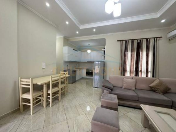 Tirane, jepet me qera apartament 2+1 Kati 4, 102 m² 600 Euro