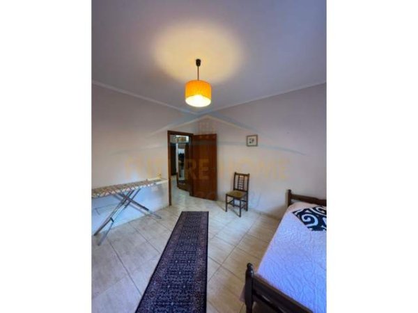 Tirane, jepet me qera apartament 2+1 Kati 3, 110 m² 450 Euro (Ali Demi)