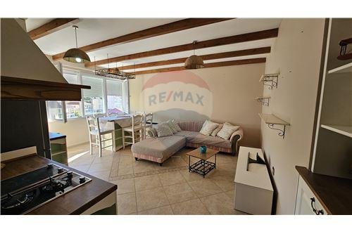 Tirane, jepet me qera apartament Kati 4, 450 Euro