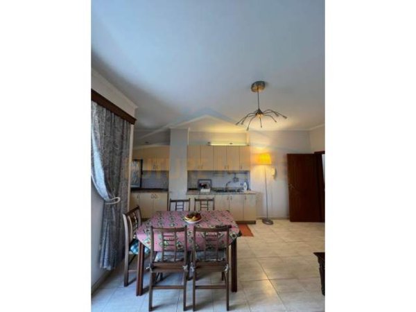 Tirane, jepet me qera apartament 2+1 Kati 3, 110 m² 450 Euro (Ali Demi)