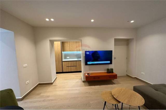 Tirane, jepet me qera apartament 1+1 60 m² 500 Euro