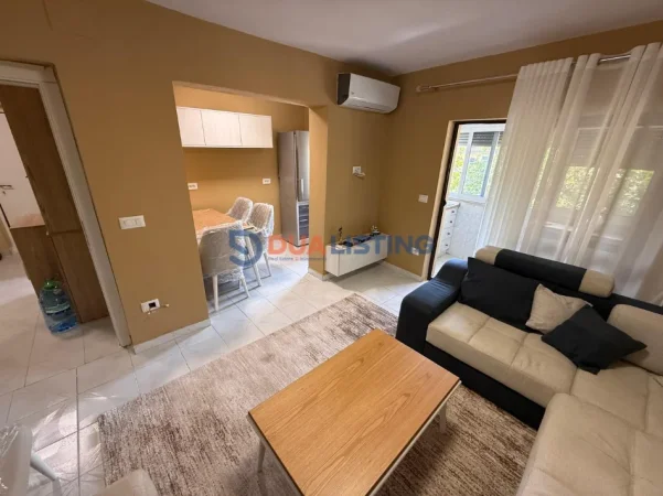 Tirane, jepet me qera apartament 2+1 , 450 € (Materniteti i Ri)