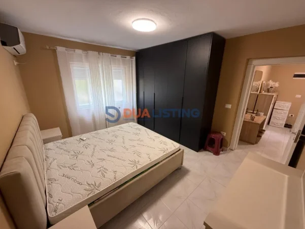Tirane, jepet me qera apartament 2+1 , 450 € (Materniteti i Ri)