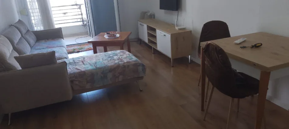 Tirane, jepet me qera apartament 1+1 Kati 5, 70 m² 600 € (ISH PARKU)