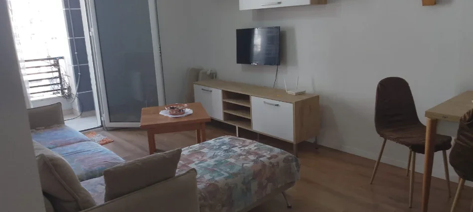 Tirane, jepet me qera apartament 1+1 Kati 5, 70 m² 600 € (ISH PARKU)