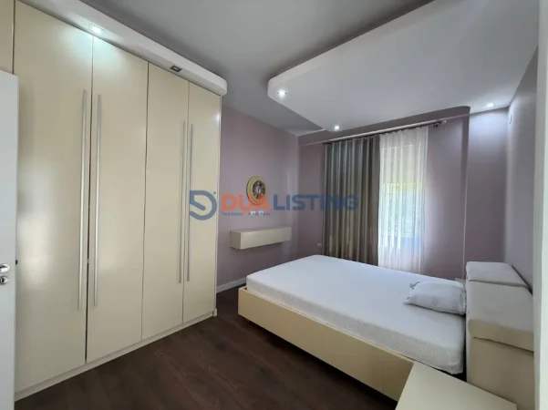 Tirane, jepet me qera apartament 1+1 , 550 € (Liqeni i Thate)