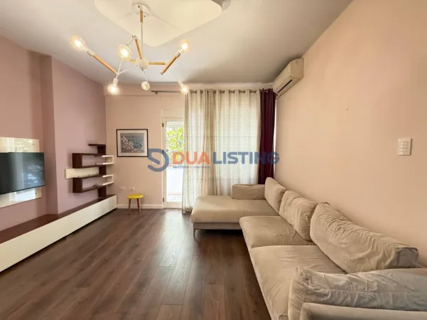 Tirane, jepet me qera apartament 1+1 , 550 € (Liqeni i Thate)