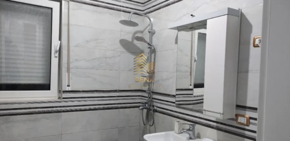 Tirane, jepet me qera apartament 2+1+Ballkon Kati 1, 100 m² 600 € (Kopshti Botanik)