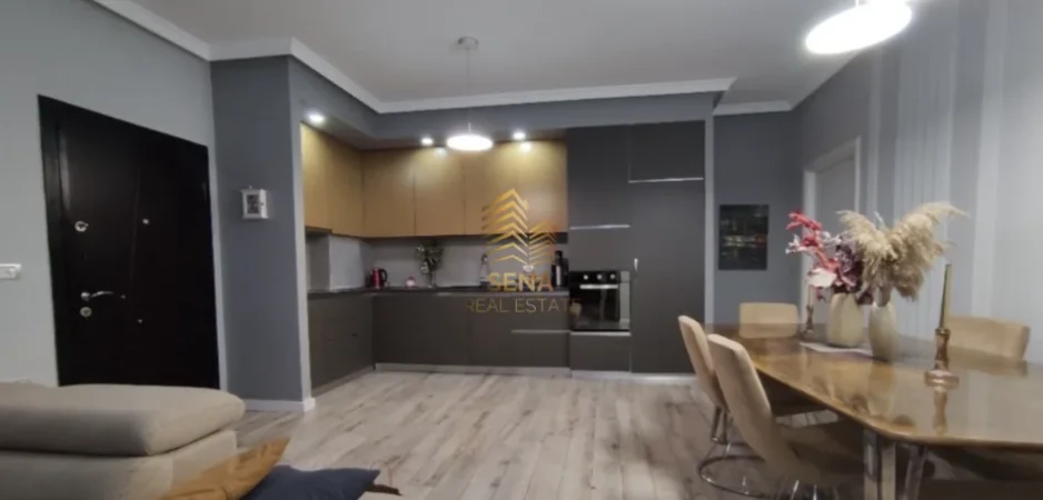 Tirane, jepet me qera apartament 2+1+Ballkon Kati 1, 100 m² 600 € (Kopshti Botanik)