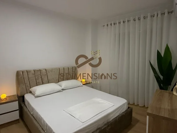 Jepet me qera Apartament 2+1 ne Liqenin e Thate prane hotel Radisson (D8242A-212)
