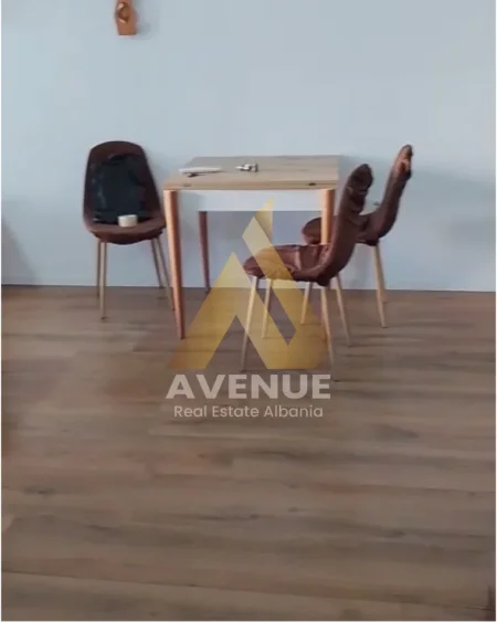 Tirane, jepet me qera apartament 1+1+Ballkon Kati 5, 70 m² 600 € (Rruga Frosina Plaku)