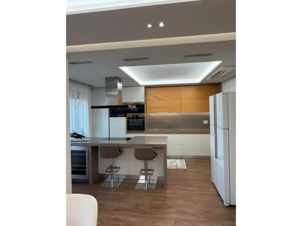 Tirane, shitet apartament 2+1 Kati 2, 106 m² 255.000 € (LAPRAKE)
