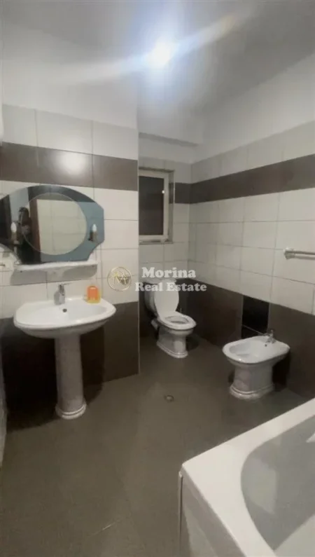 Tirane, jepet me qera apartament 2+1 Kati 2, 100 m² 500 € (Yzberisht)