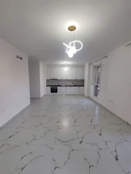 Tirane, jepet me qera zyre Kati 1, 104 m² 600 € (DON BOSKO)