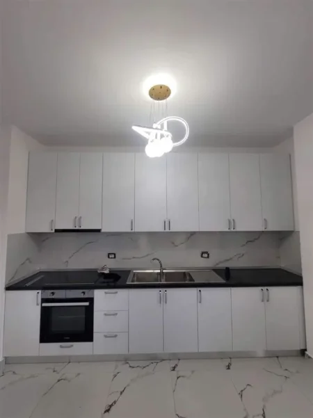 Tirane, jepet me qera zyre Kati 1, 104 m² 600 € (DON BOSKO)