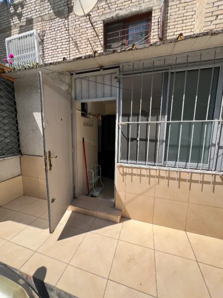 Tirane, jepet me qera garsonier Studio Kati 0, 25 m² 330 € (Rruga Petro Nini Luarasi, pranë pastiçeri Lej &amp; Laj)