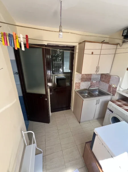 Tirane, jepet me qera garsonier Studio Kati 0, 25 m² 330 € (Rruga Petro Nini Luarasi, pranë pastiçeri Lej &amp; Laj)
