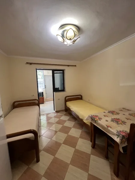 Tirane, jepet me qera garsonier Studio Kati 0, 25 m² 330 € (Rruga Petro Nini Luarasi, pranë pastiçeri Lej &amp; Laj)
