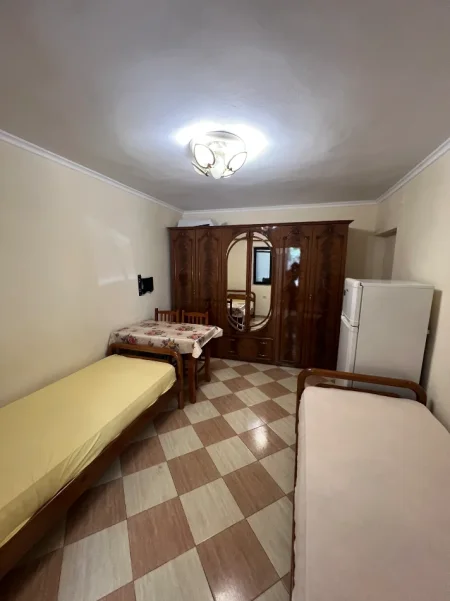 Tirane, jepet me qera garsonier Studio Kati 0, 25 m² 330 € (Rruga Petro Nini Luarasi, pranë pastiçeri Lej &amp; Laj)