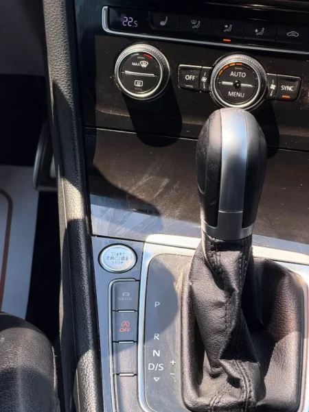 Tirane, shes makine Golf 7 Nafte, e bardhë automatik Kondicioner 211 km