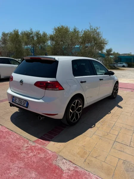 Tirane, shes makine Golf 7 Nafte, e bardhë automatik Kondicioner 211 km