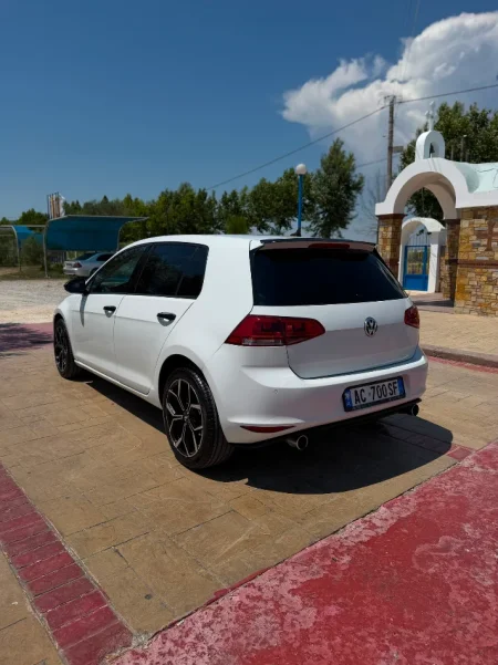 Tirane, shes makine Golf 7 Nafte, e bardhë automatik Kondicioner 211 km
