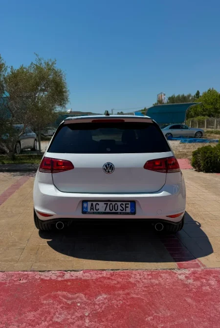 Tirane, shes makine Golf 7 Nafte, e bardhë automatik Kondicioner 211 km
