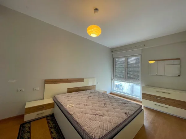 Tirane, jepet me qera apartament 1+1 Kati 6, 65 m² 600 € (Ish-Parku)