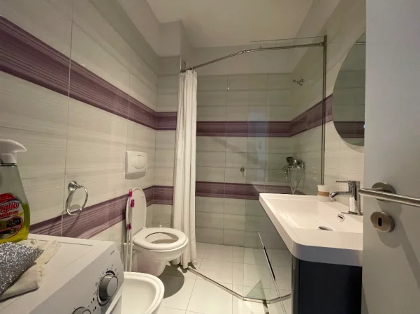 Tirane, jepet me qera apartament 1+1 Kati 6, 65 m² 600 € (Ish-Parku)
