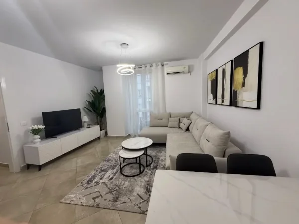 Tirane, jepet me qera apartament 2+1 Kati 4, 95 m² 800 € (RRUGA E BARRIKADAVE)