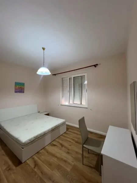 Tirane, jepet me qera apartament 2+1 , 680 € (Tek Keshi Vasil Shanto + parkim)