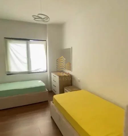 Tirane, jepet me qera apartament 2+1+Ballkon Kati 4, 85 m² 450 € (Fresk)