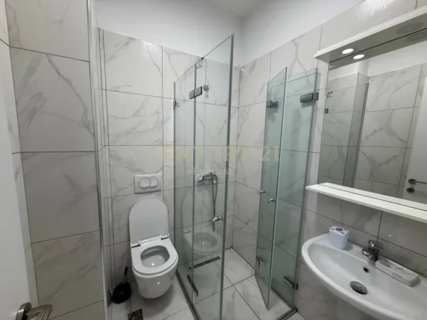 Tirane, jepet me qera apartament 2+1+Ballkon Kati 2, 108 m² 800 € (Rr Asim Vokshi)