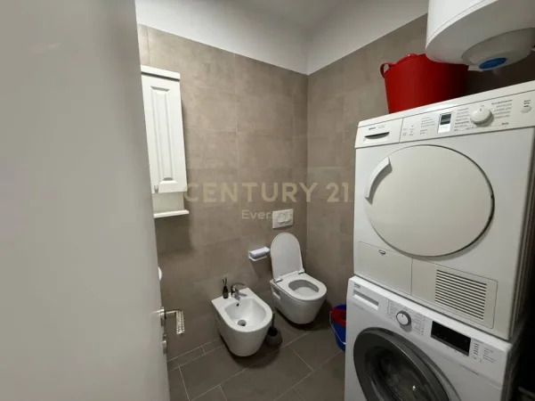 Tirane, jepet me qera apartament 2+1+Ballkon Kati 2, 108 m² 800 € (Rr Asim Vokshi)