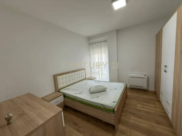 Tirane, jepet me qera apartament 2+1+Ballkon Kati 2, 108 m² 800 € (Rr Asim Vokshi)