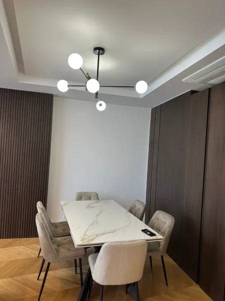 Tirane, jepet me qera apartament 2+1+Ballkon , 133 m² 3.000 € (Lake View Residence Liqeni Artificial)