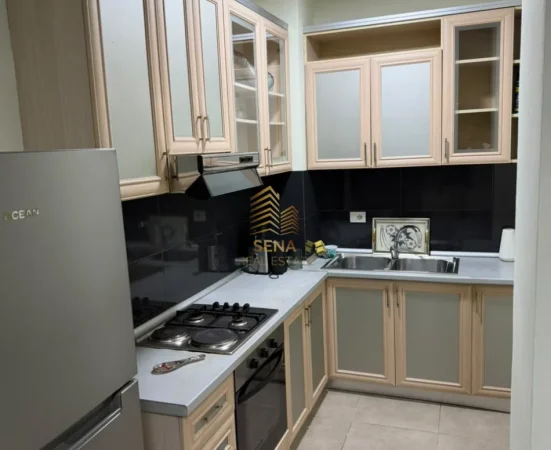 Tirane, jepet me qera apartament 2+1+Ballkon Kati 8, 90 m² 500 € (Fresk)