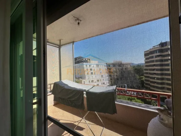 Tirane, jepet me qera apartament 2+1+Ballkon Kati 8, 105 m² 1.000 € (Rruga e Elbasanit)