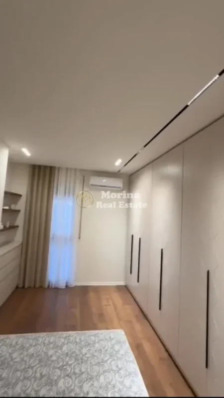 Tirane, jepet me qera apartament 1+1 Kati 4, 49 m² 700 € (Xhamlliku)