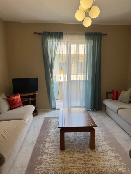Tirane, jepet me qera apartament 2+1+Ballkon Kati 6, 105 m² 500 € (Globe, Rruga e Kavajes)